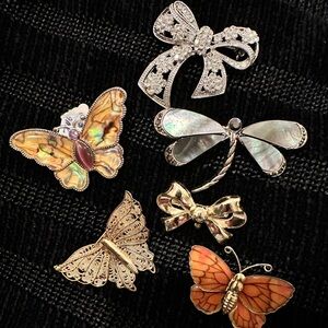 Butterfly’s and bows ..vintage brooches